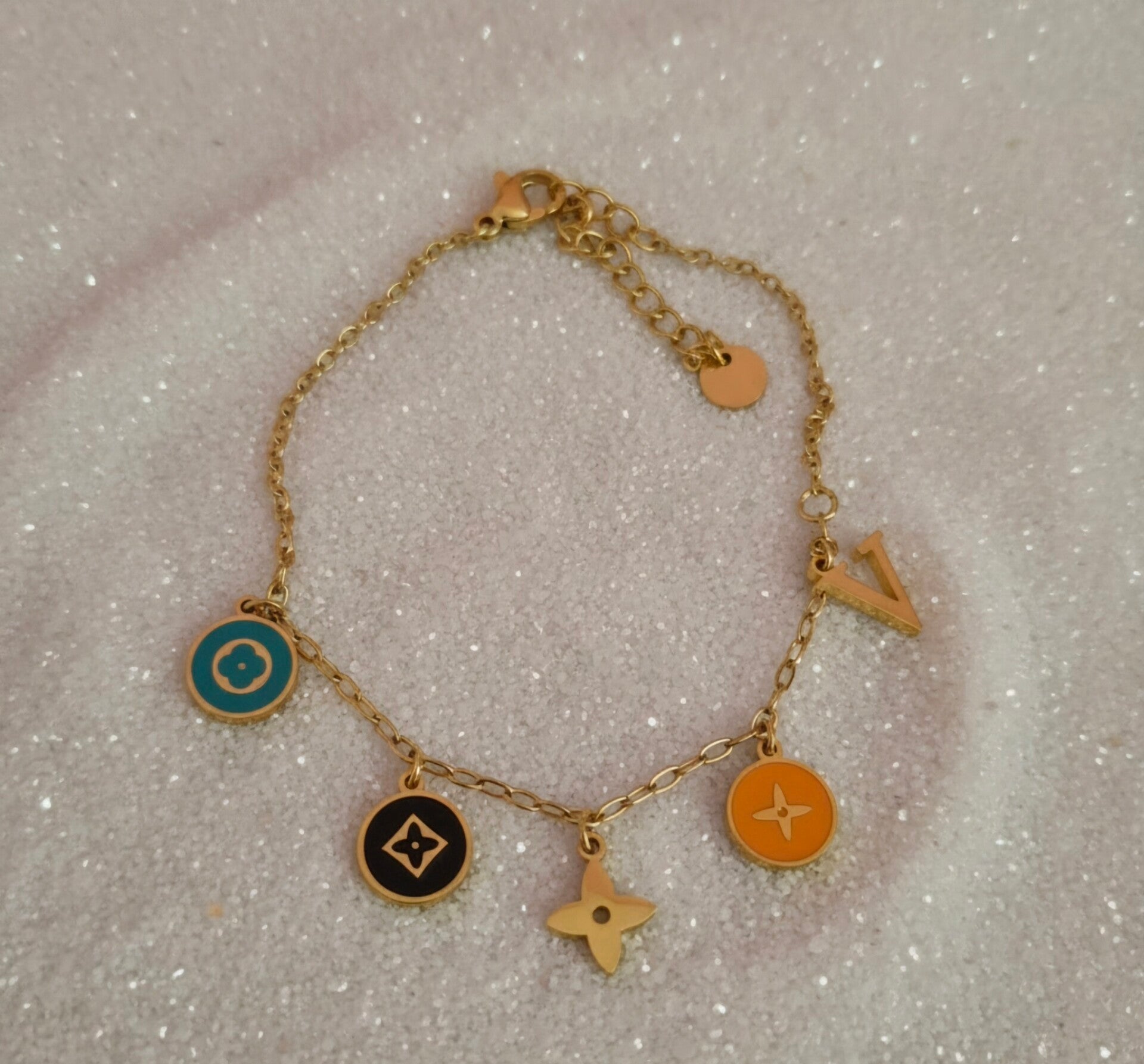 ✨ Bracelet Prestige Doré – Breloques Chic