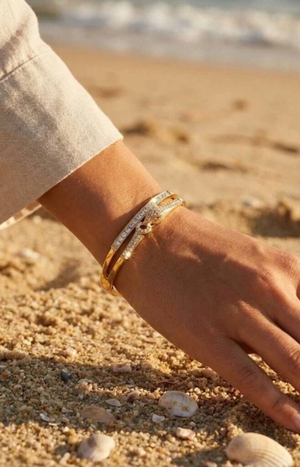 Nouveaux bracelets jonc dorés – Ornés de strass