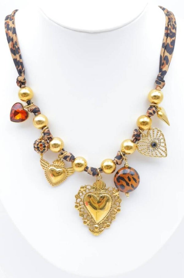 Collier foulard léopard – Breloques cœur, ajustable