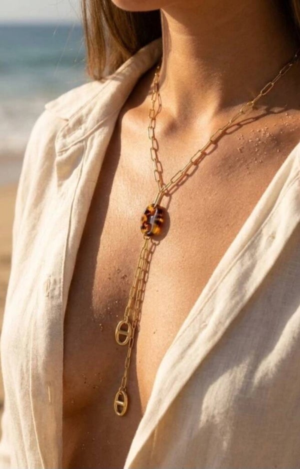 Collier en Y – Chaîne trombone dorée, pendentifs léopard & maille marine