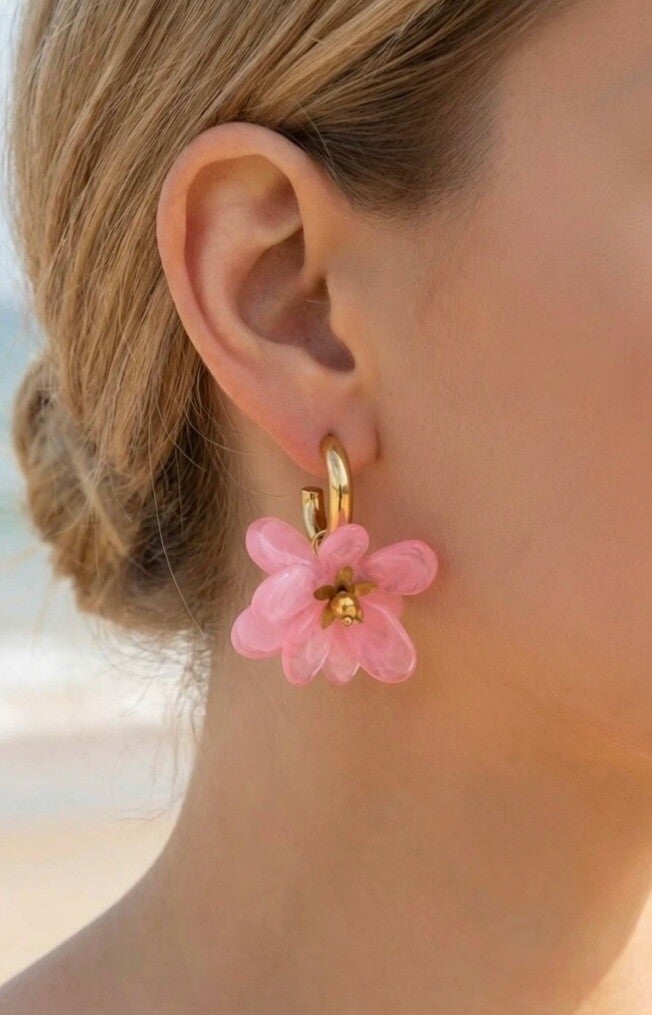 🌸 Créoles Dorées Pétales Colorés – Été Sublime 🌸