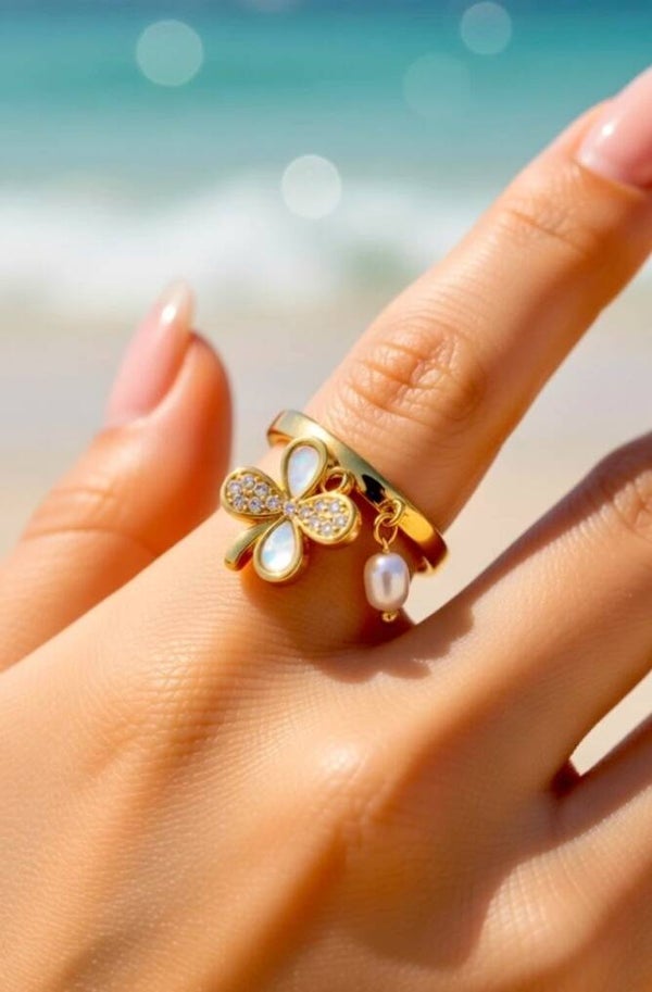 🍀 Bague trèfle nacré doré – chance & élégance ajustable