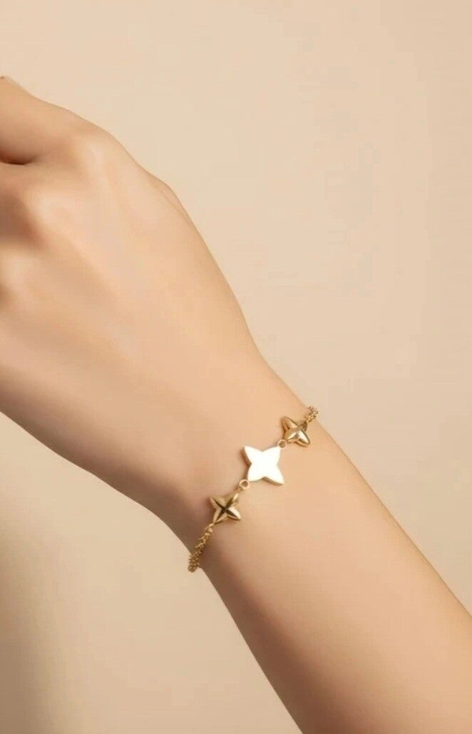 ✨ Bracelet 3 Trèfles Doré – La Pépite du Moment ✨