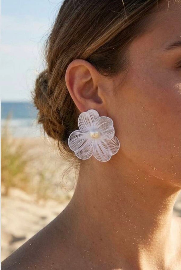 🌸 Boucles d’Oreilles Fleur Nacrée – Esprit d’Été ✨