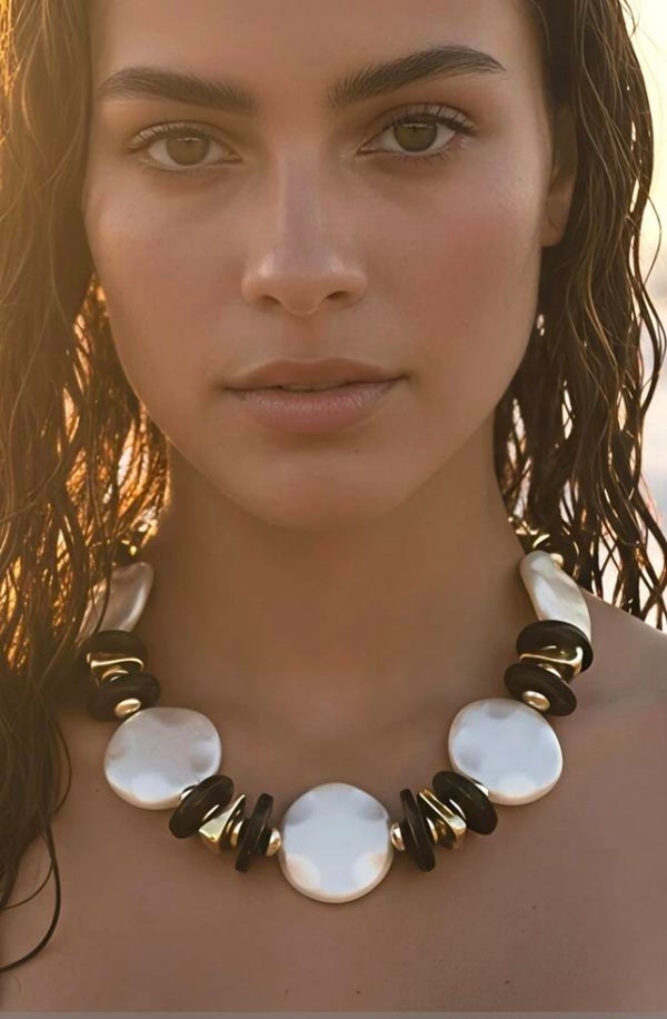 ✨️ Collier Mirela en résine ✨️
