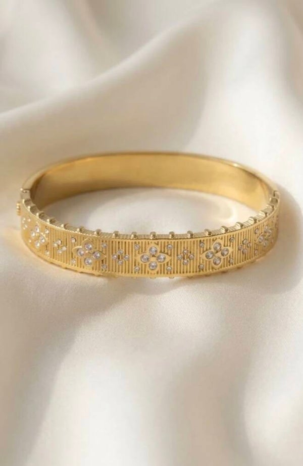 Bracelet jonc fleuri strié en acier inoxydable et strass – Jardin Couture