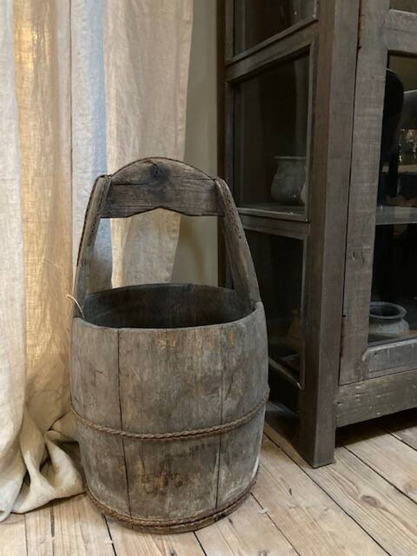 Oude houten emmer (2)