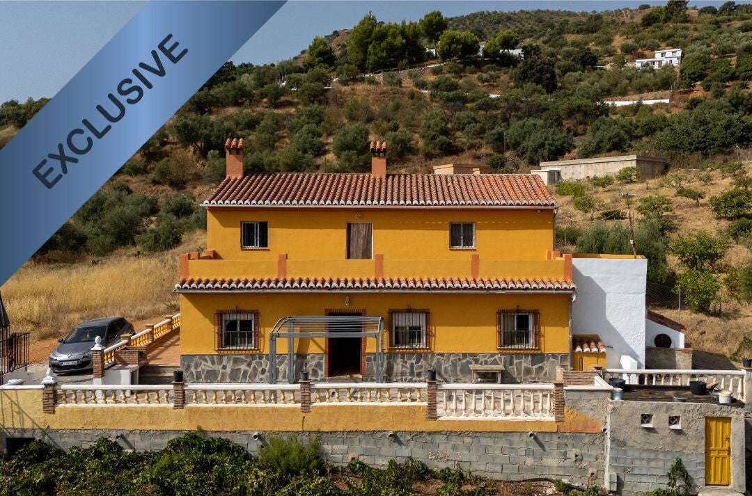 Conjunto de tres viviendas en El Rescate