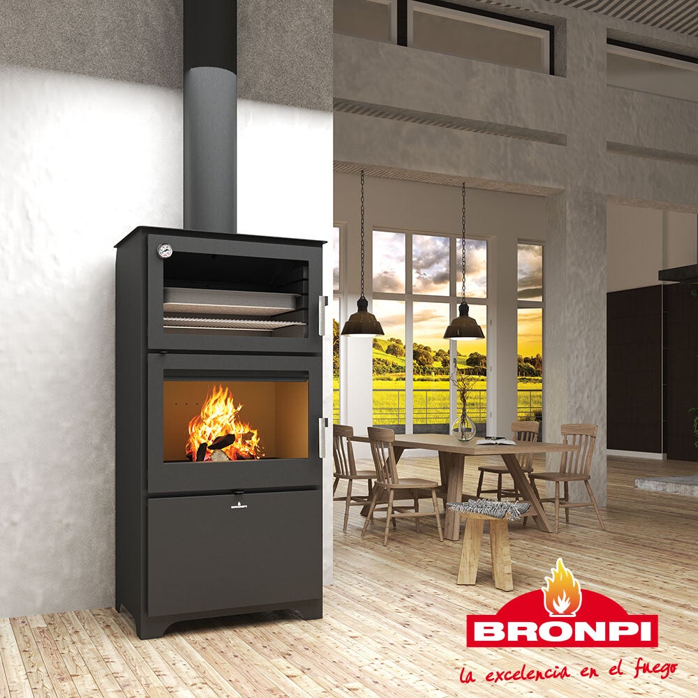 poêle à bois très pratique pour cuisiner avec son four et ces plaques de cuisson, chauufe très bien et est très beau dans votre intérieur de maison 
