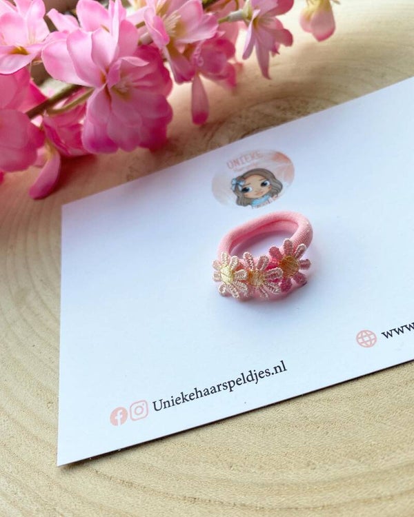 Haarelastiekje met 3 mini bloemetjes