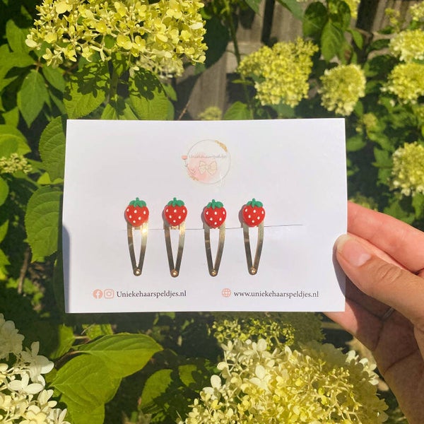 Setje haarspeldjes goud met aardbeien