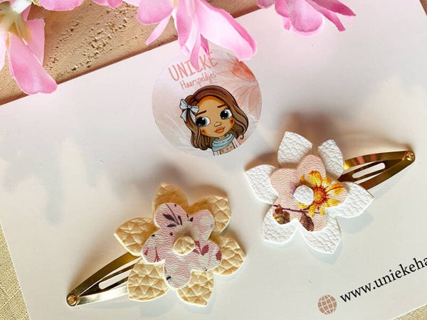 Setje van 2 haarspeldjes met bloem