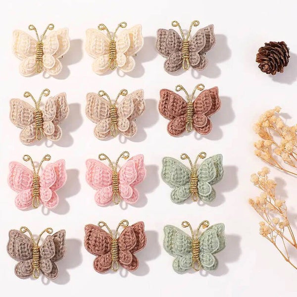 Gebreid vlindertje in verschillende kleuren