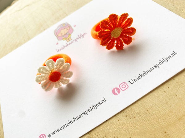 Setje oranje elastiekjes