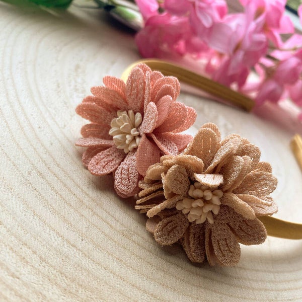 Mooie diadeem met bloemen oud roze/beige