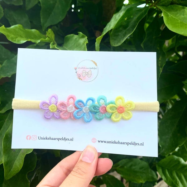 Zacht haarbandje met bloemetjes