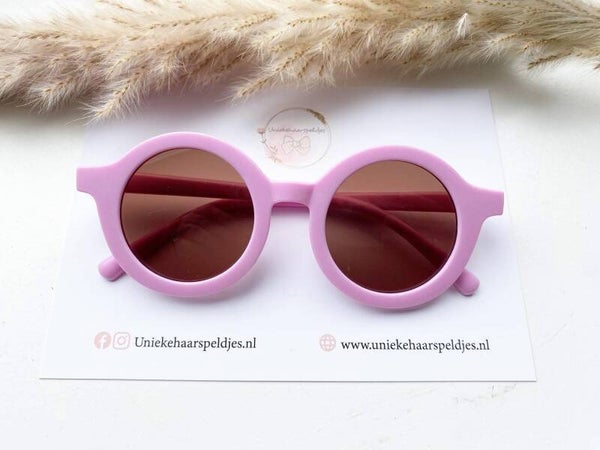 Zonnebrillen in de kleuren: Roze, Mint en Crème
