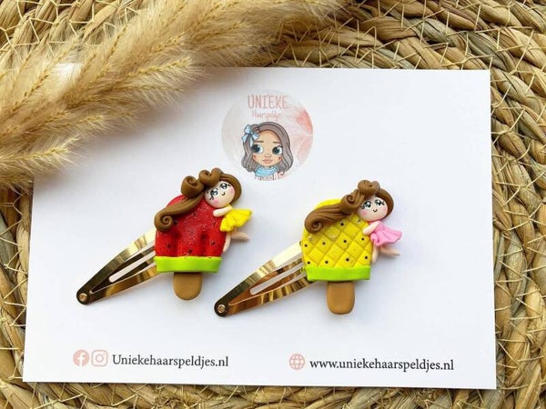 Fimo klei poppetjes op een speldje