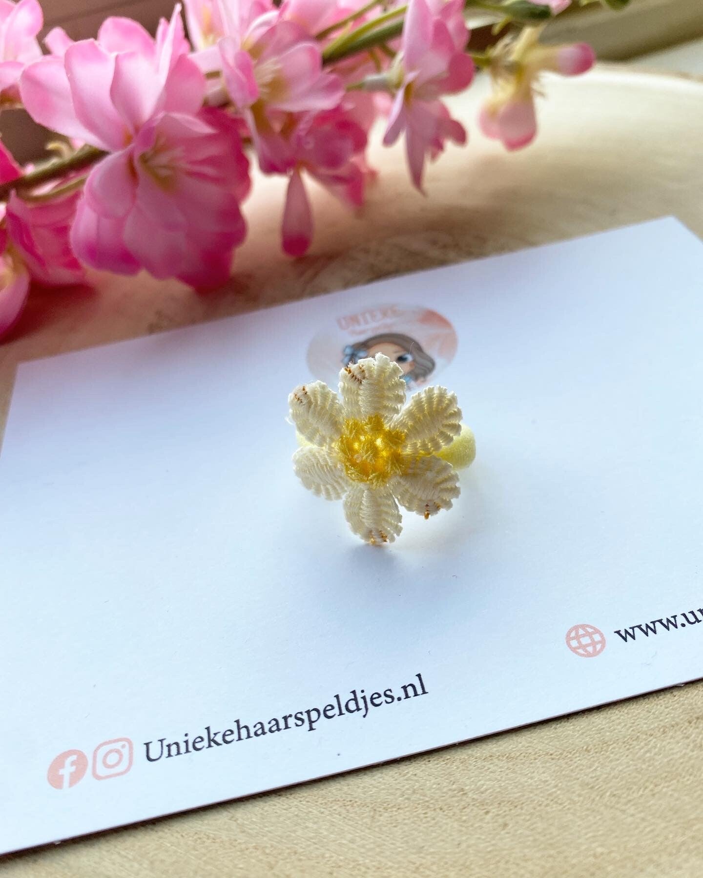 Mooi bloemen haarelastiekje