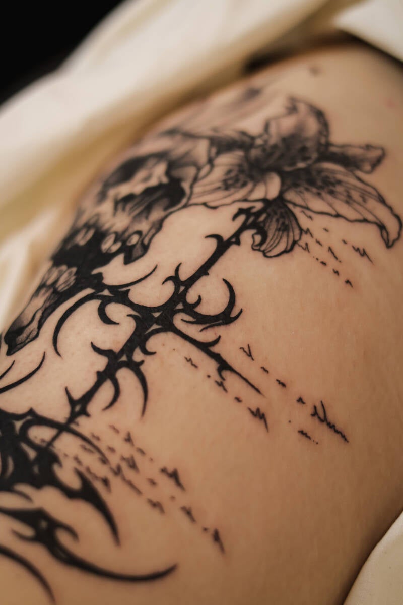 Fineline Nahaufnahmen Tattoo blackwork Tribal