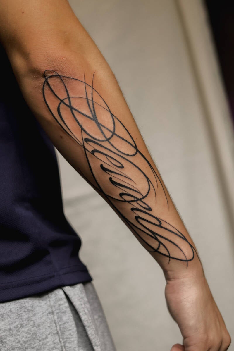 Blessed blackwork Schriftzug auf dem Unterarm rechts