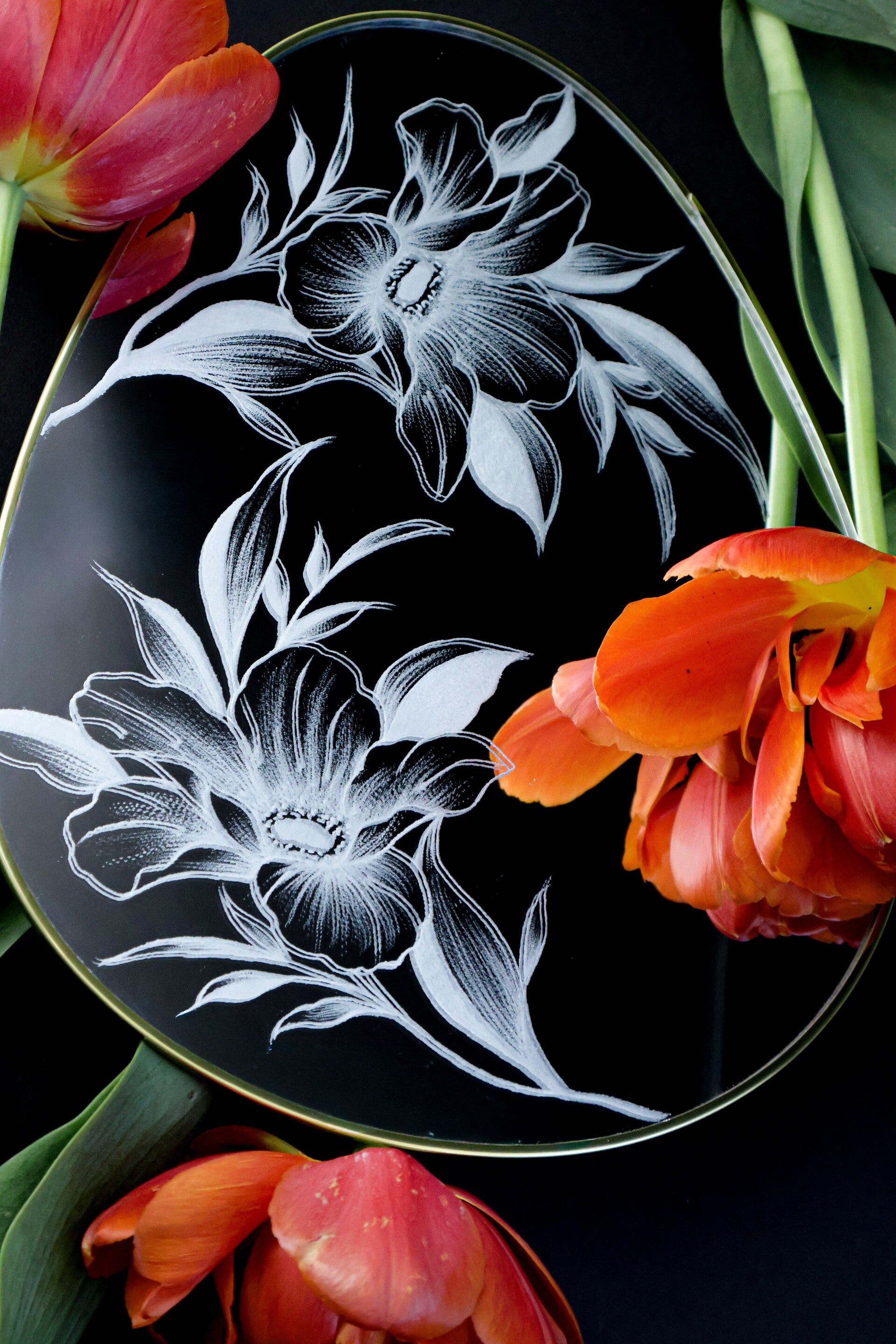 Handgravierter Wandspiegel „Floral Elegance“ (Unikat)