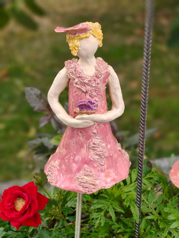 Dame met vlinder (roze)