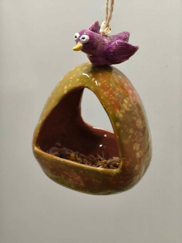 Vogelvoederhuisje met vogeltje