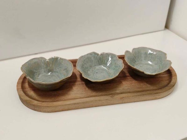Setje 3 aperitiefschaaltjes met houten plank (bloemen-pastelgroen)
