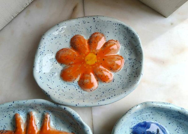 Zeepbakje of ringenschaaltje (oranje bloem)