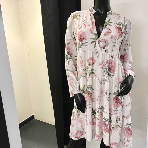 Zomers gebloemd jurkje beige