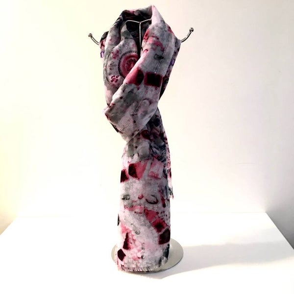 Sjaal roos zwart grijs gevlamd