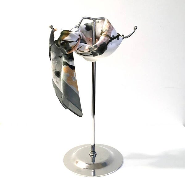 Vierkant zijde zacht sjaaltje grijs