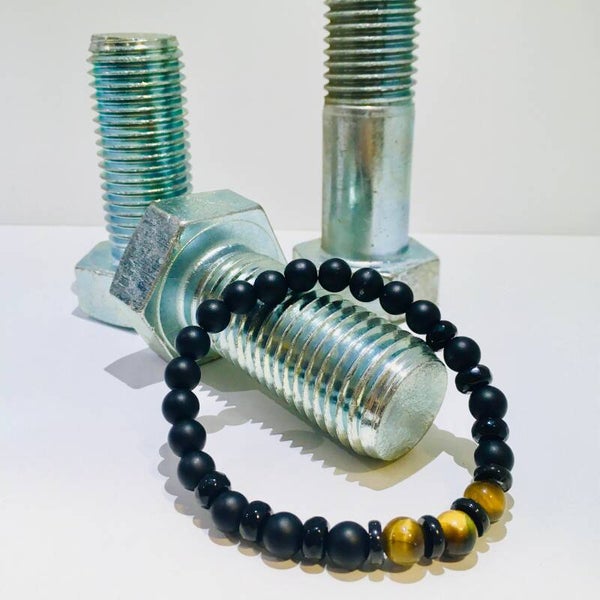 Stoere kralen armband zwart met bruine tijgerogen