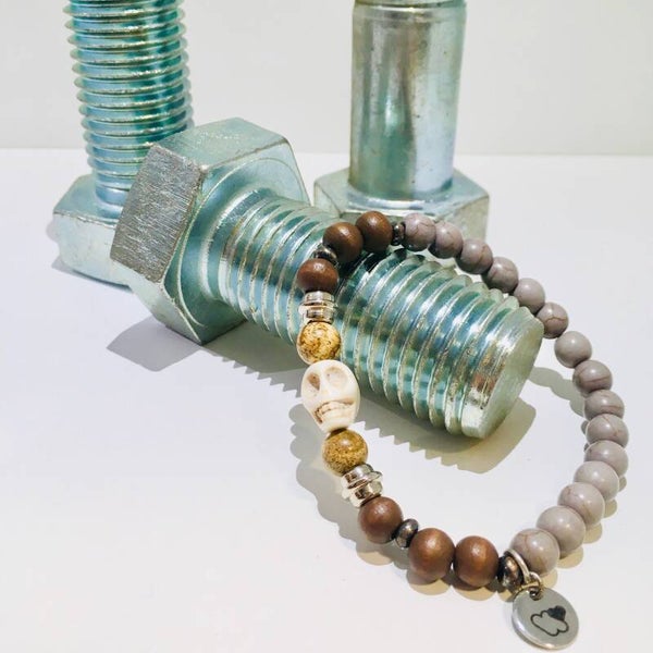 Stoere kralen armband bruin skull natuursteen