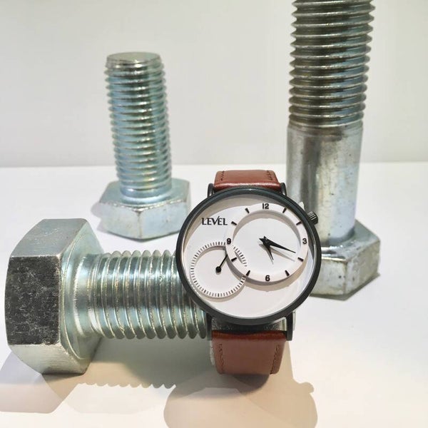 Horloge Level bruin