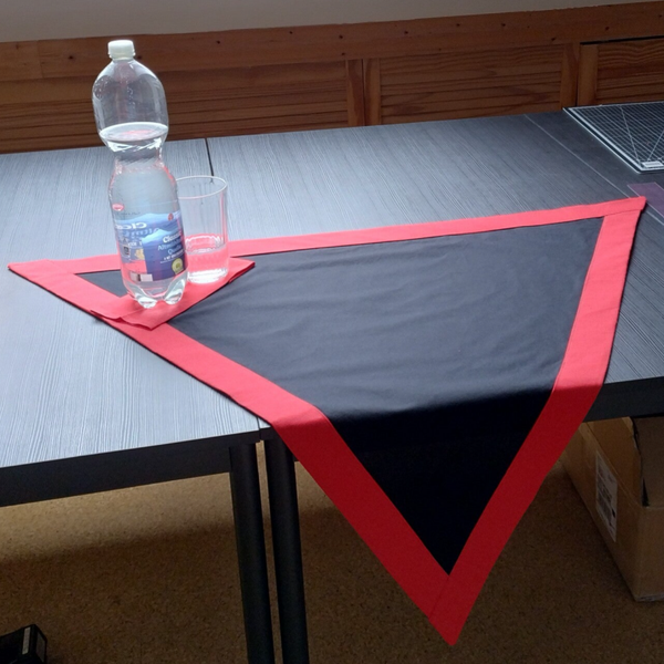 Tischdecke Dreieck "BlackColour" / schwarz-rot
