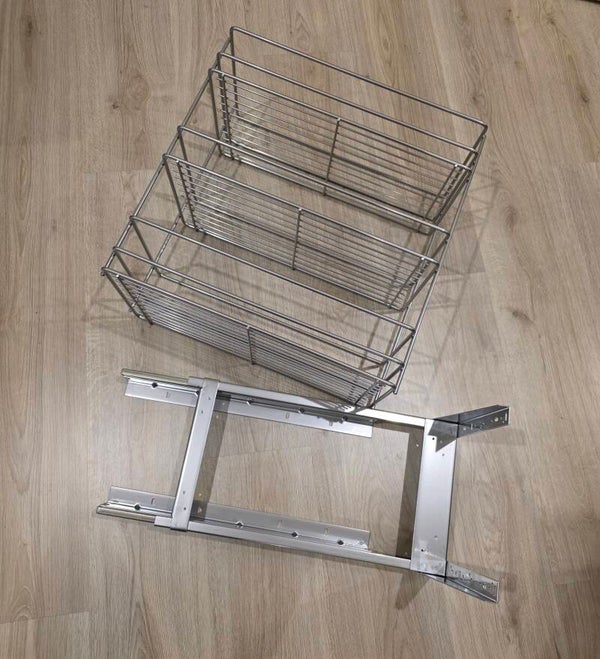 Schrankauszug mit 3 Körben mit Bodenhalterung