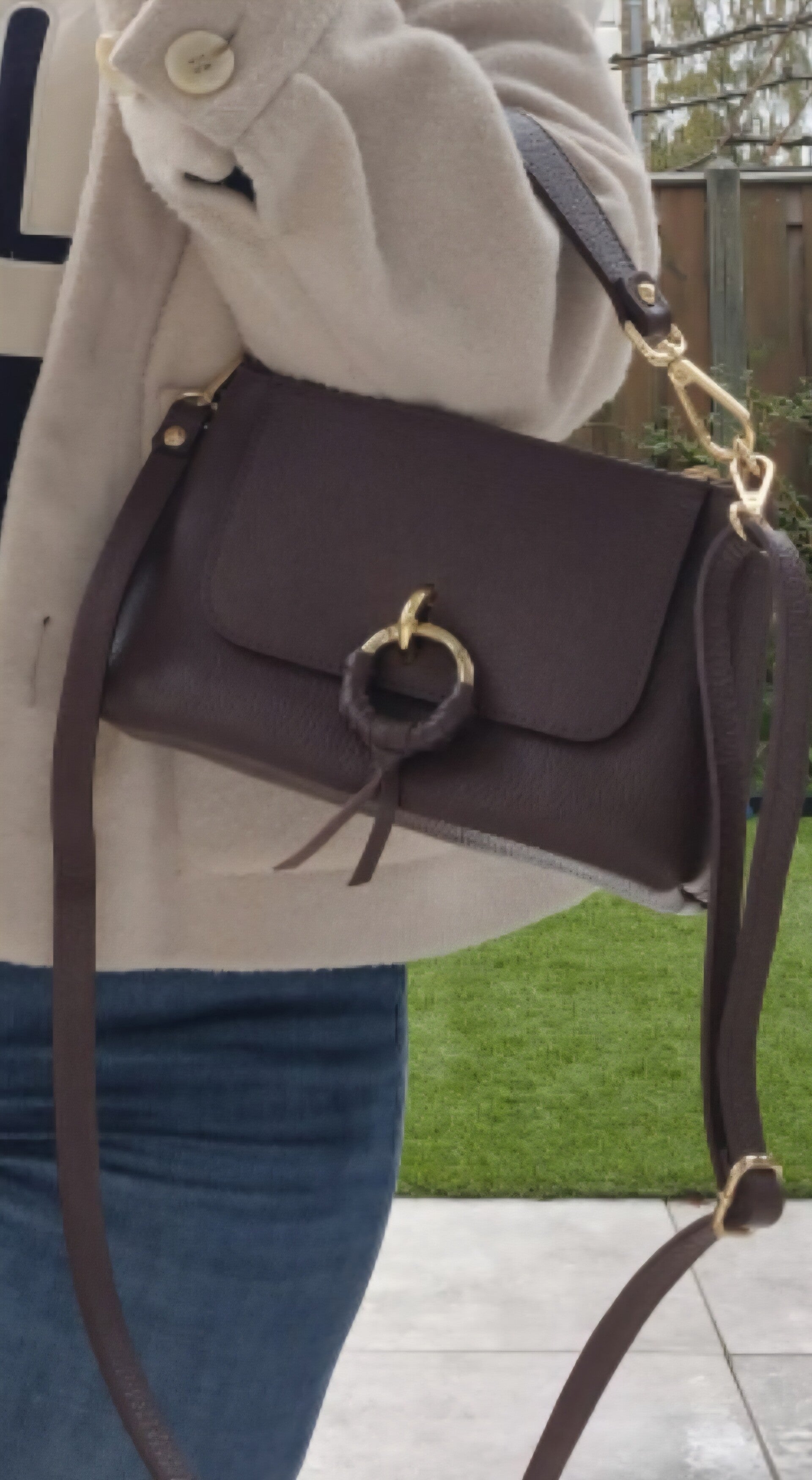 Bordeaux tasje met gouden ring