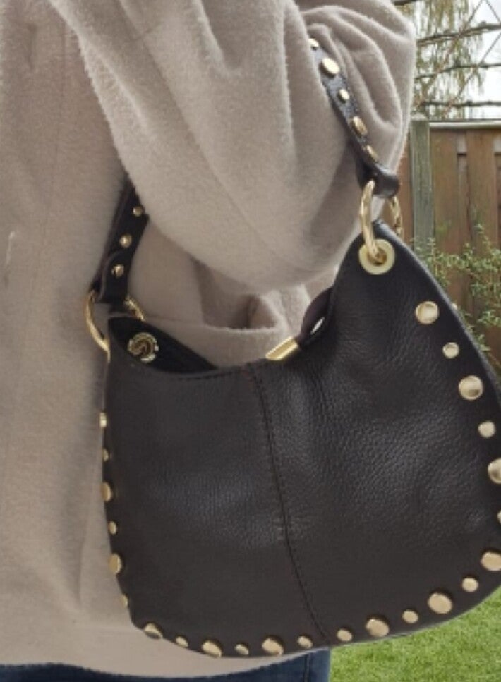 Donker bruine tas met grote studs