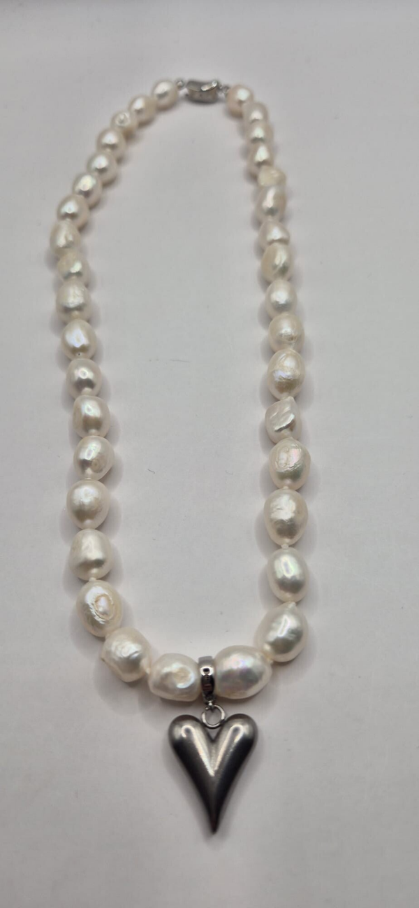 Zoetwaterparel ketting met zilveren hart