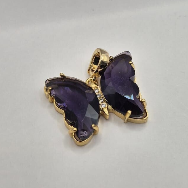 Donker paarse vlinder bedel