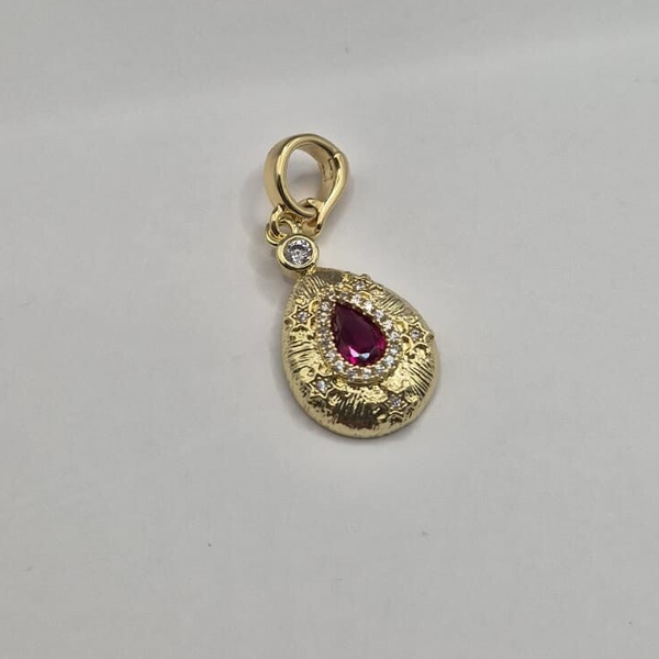 Druppevormige bedel met rood/paars steentje