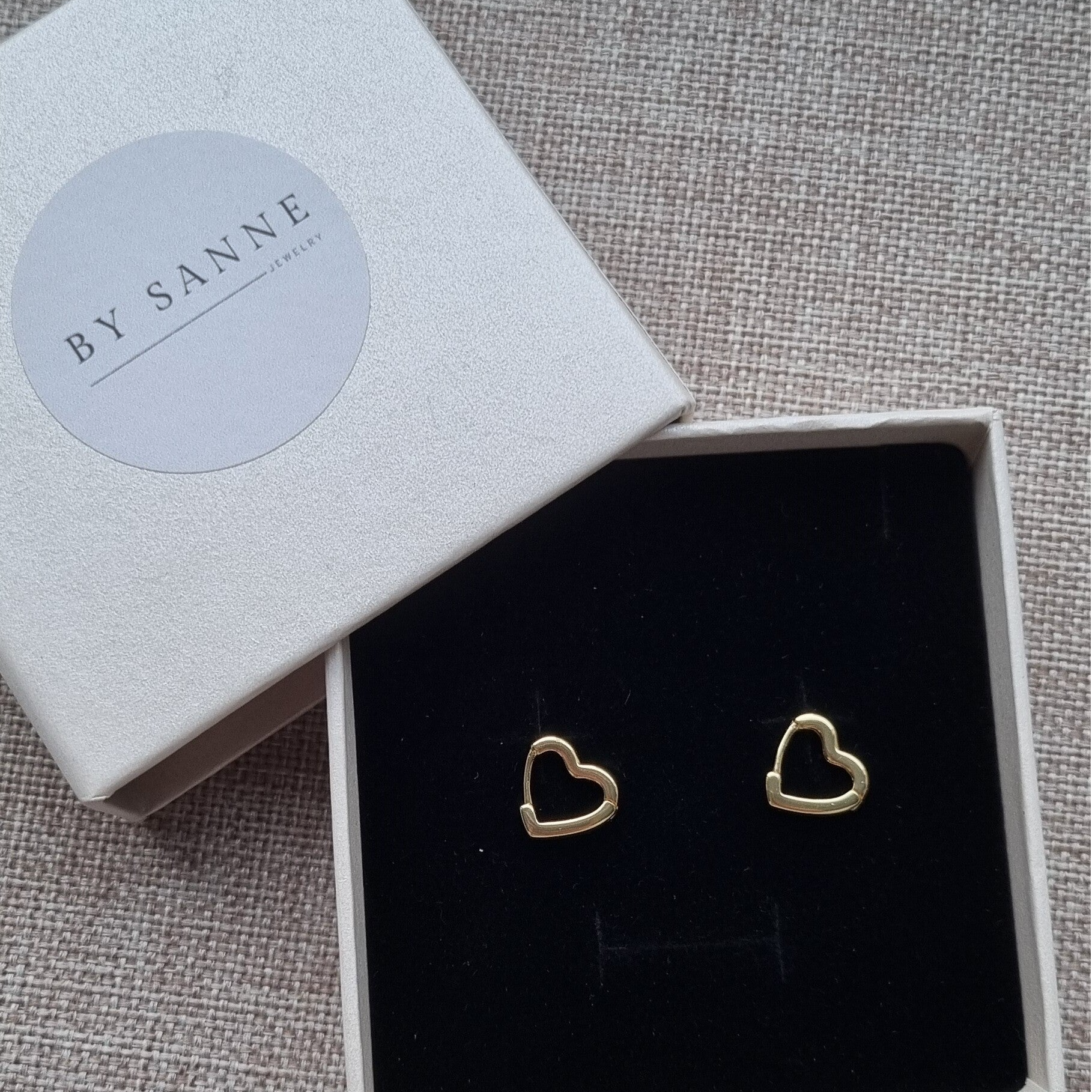 Stainless steel heart huggies