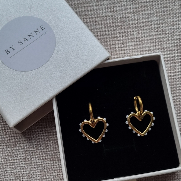 Stainless steel hoops met hart en pareltjes