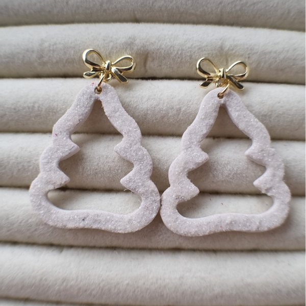 Polymeerklei oorbellen met strikje - NOEL