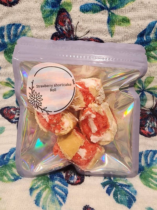 Strawberry roll bites