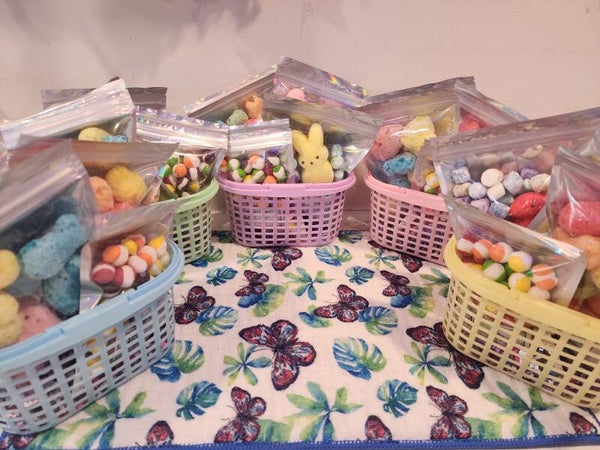 Easter basket (1 basket with 4 items)