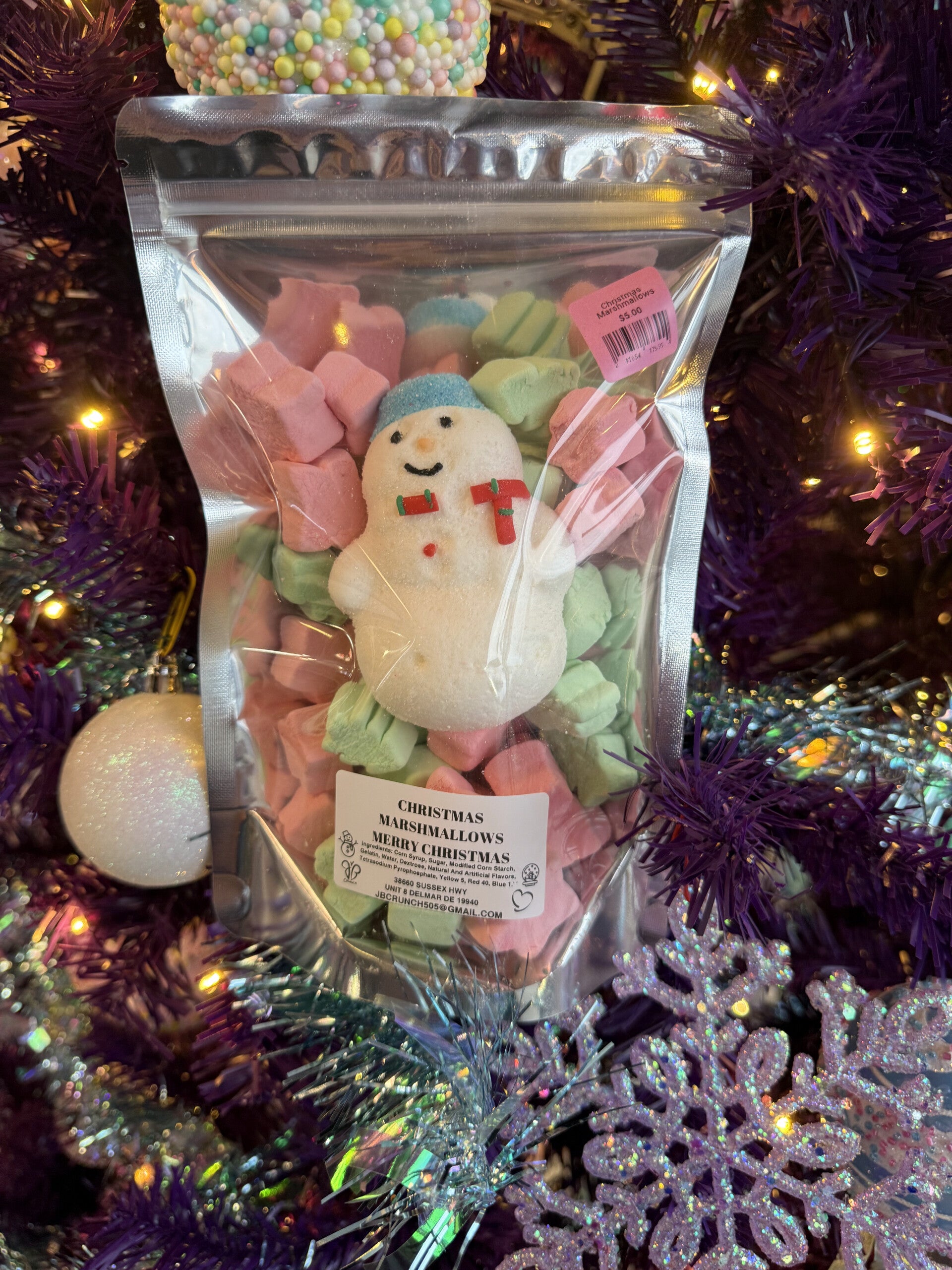 Freeze dried christmas marshmallows with character