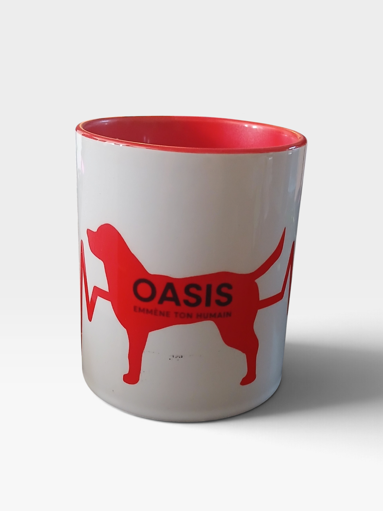 Tasse anse cœur et intérieur rouge - chien + tracé du cœur